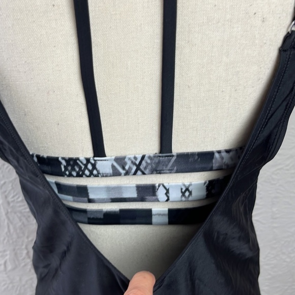 Reebok Swimwear Maximum Mayhem Strappy Back Tankini Top - Picture 5 of 13